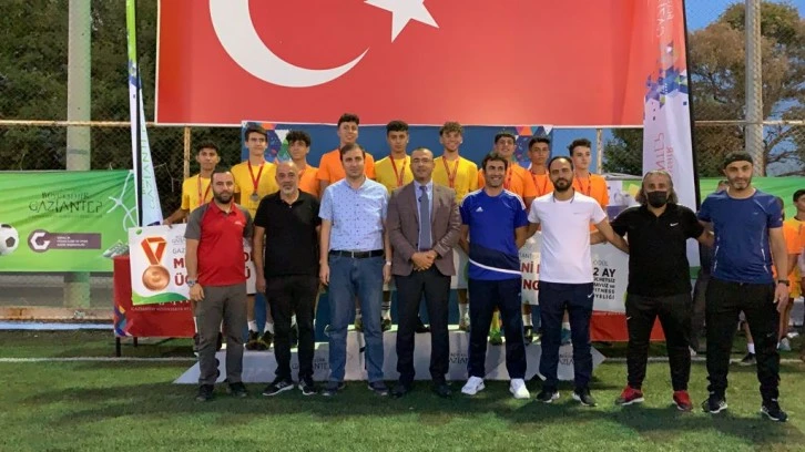 Büyükşehir, Gazi Şehirli Gençlere Futbol Şöleni Yaşattı 