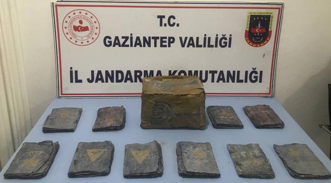 Gaziantep'te altınla yazılmış Tevrat ele geçirildi