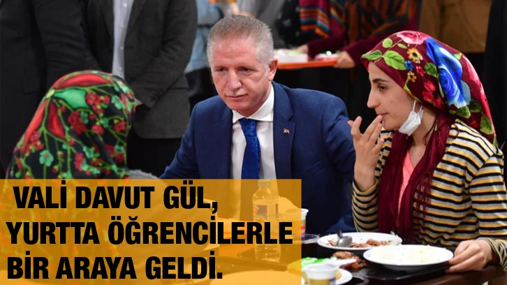  Vali Davut Gül, yurtta öğrencilerle bir araya geldi.