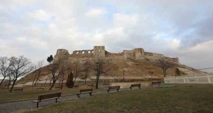 Gaziantep’te depremde hasar alan tarihi yapılar için bilim kurulu toplandı