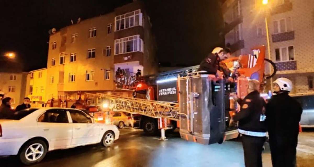 Gaziosmanpaşa'da 3 katlı binada korkutan yangın