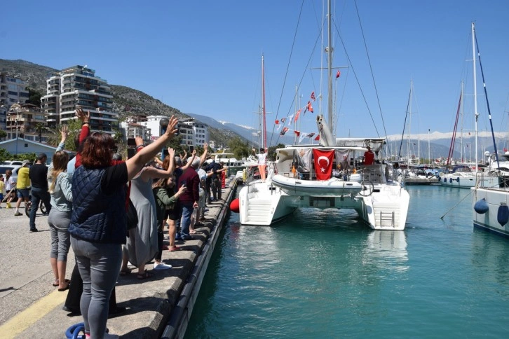 Gelin geldiği tekneyle 5 yıllık dünya turuna çıktı