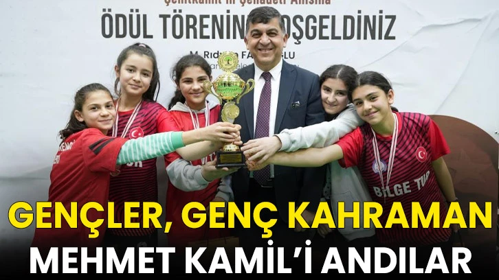 Gençler, genç kahraman Mehmet Kamil’i andılar