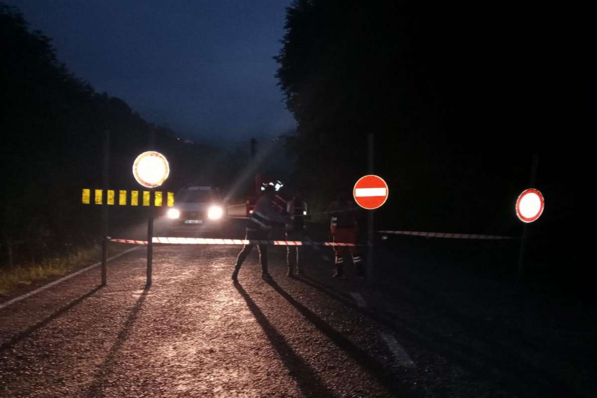 Giresun'da heyelan nedeniyle karayolu ulaşıma kapandı