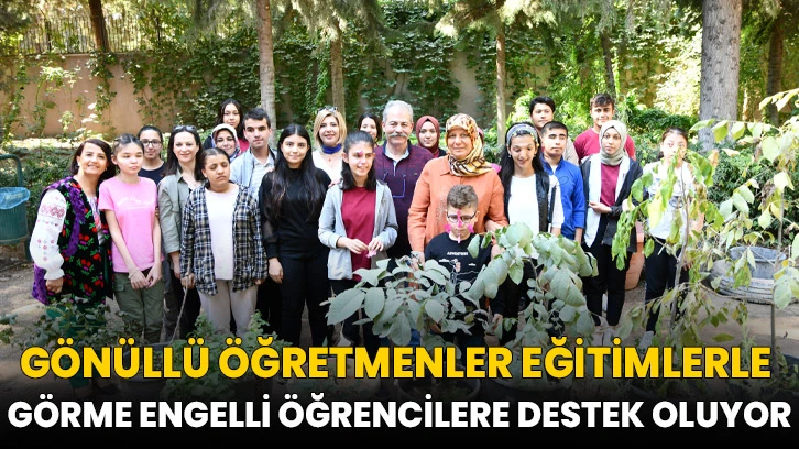 Gönüllü öğretmenler eğitimlerle görme engelli öğrencilere destek oluyor