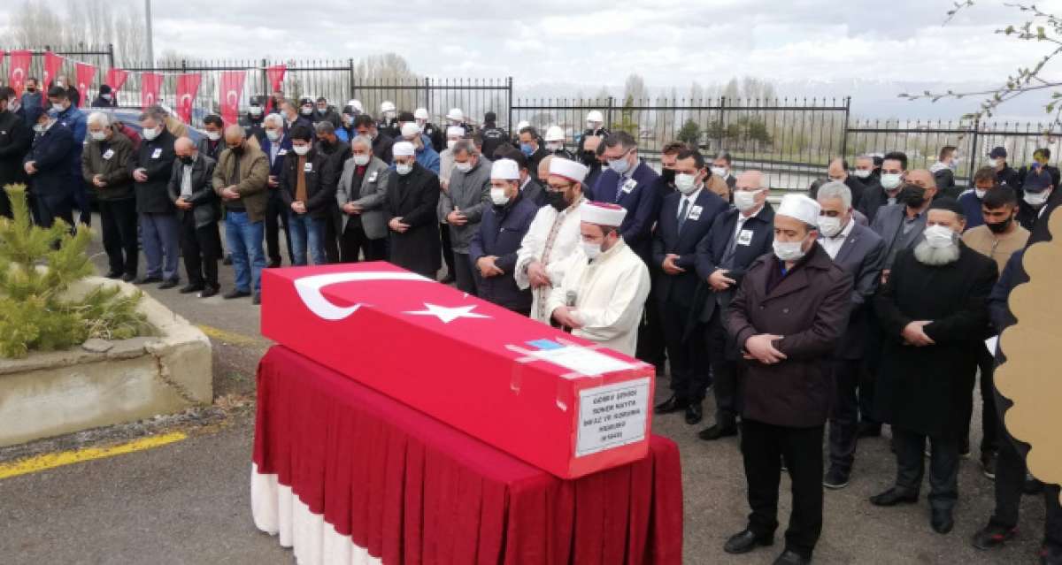 Görev şehidi İnfaz ve Koruma Memuru Soner Hayta memleketi Erzurum'da son yolculuğuna uğurlandı