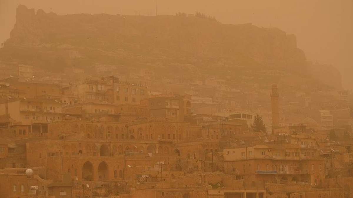 Güneydoğu Anadolu'da öğle saatlerinden itibaren 'toz taşınımı' bekleniyor