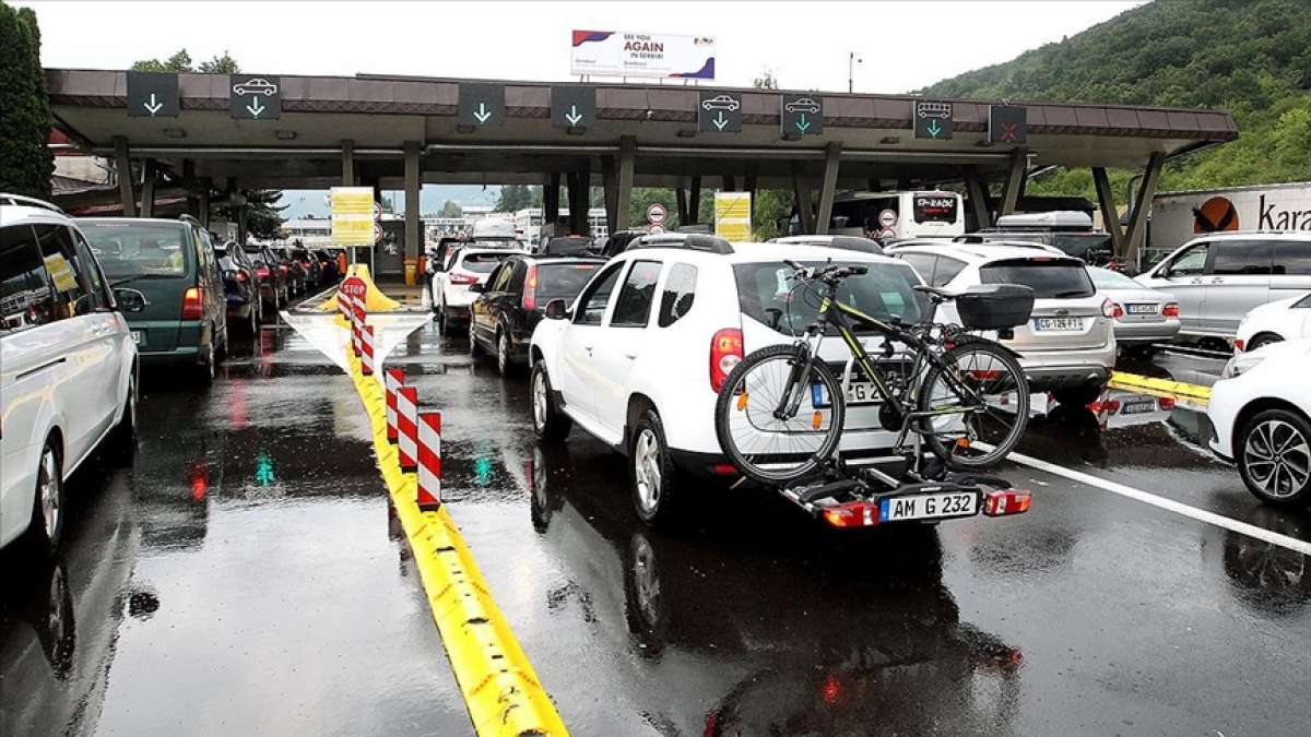 Gurbetçiler sıla yolunda Sırbistan'dan sorunsuz geçiyor