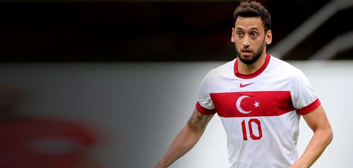 Hakan Çalhanoğlu: Boynumuzu eğmeyeceğiz, Biz Türkiye'yiz!