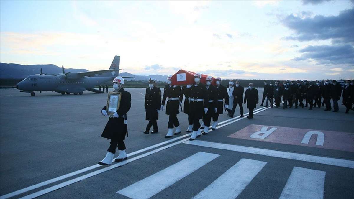 Hakkari'de şehit olan piyade er Selim Gedik'in naaşı Kocaeli'ye getirildi