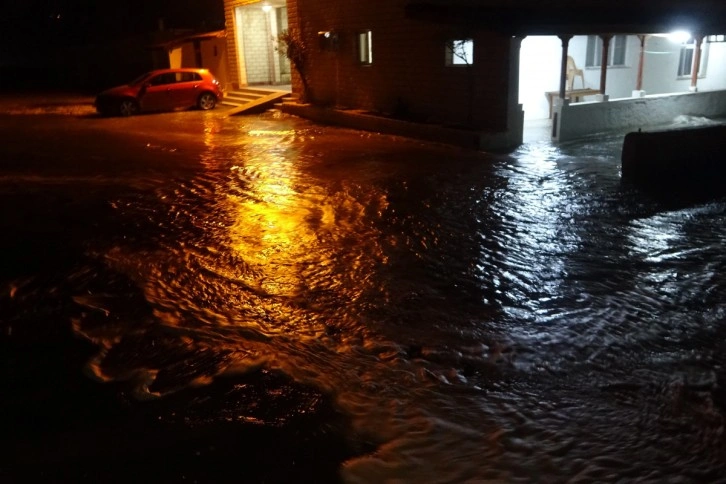 Hatay'da fırtına nedeniyle deniz taştı