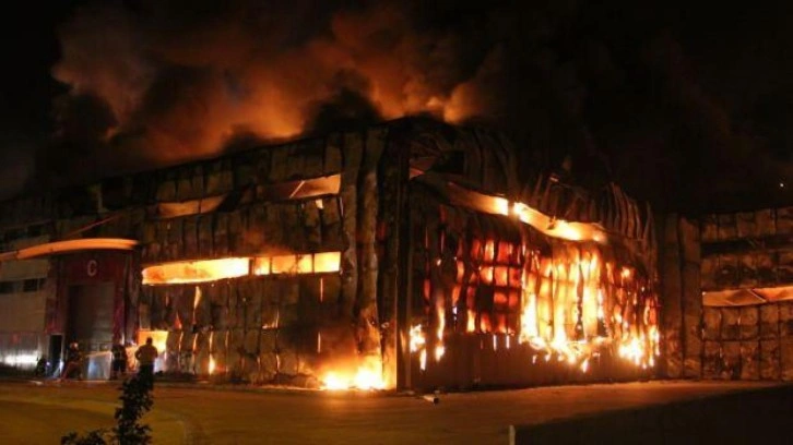 Hatay'da mobilya fabrikasında çıkan yangın kontrol altına alındı