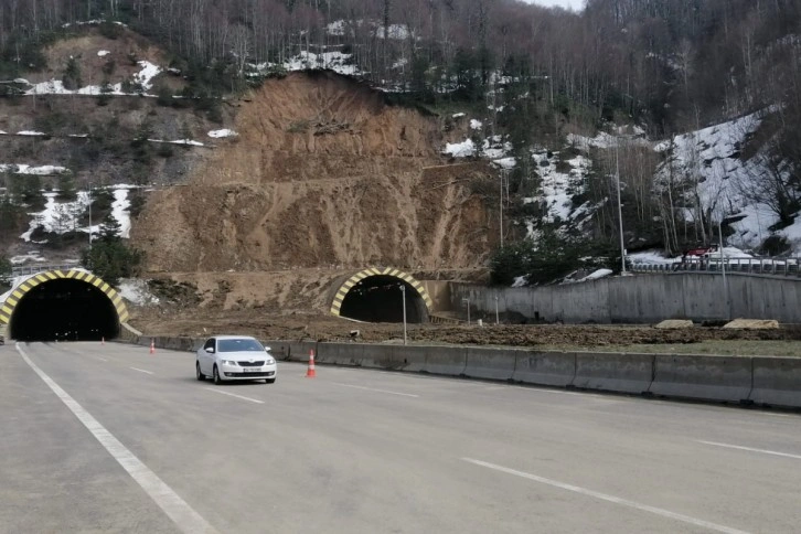 Heyelan sebebiyle kapanan Bolu Dağı Tüneli 44 saat sonra yeniden açıldı