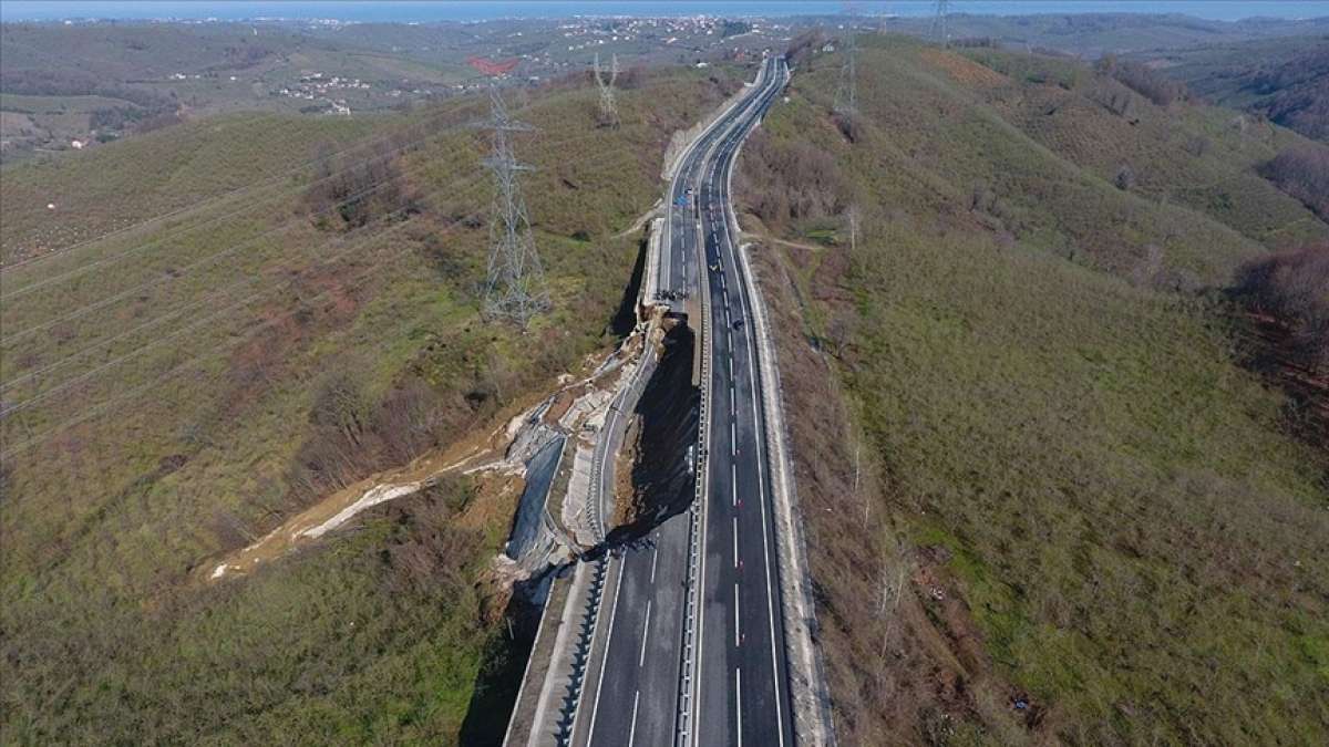 Heyelan ve çökme meydana gelen Batı Karadeniz bağlantı yolunda çalışma başlatıldı