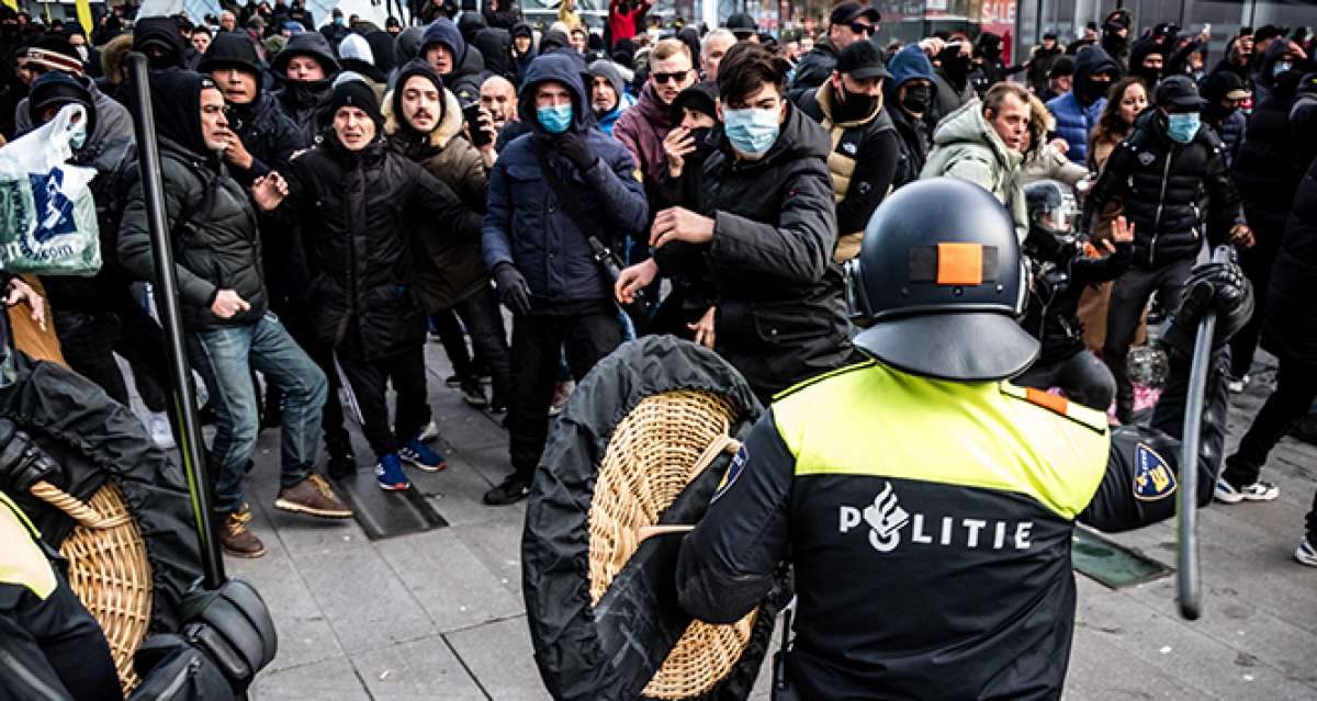 Hollanda'da Covid-19 kısıtlamaları karşıtı protesto: 30 gözaltı