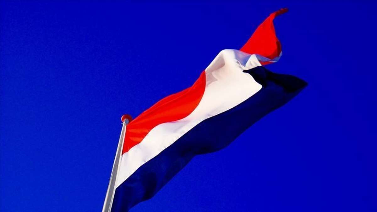 Hollanda'da hükümet istifa etti