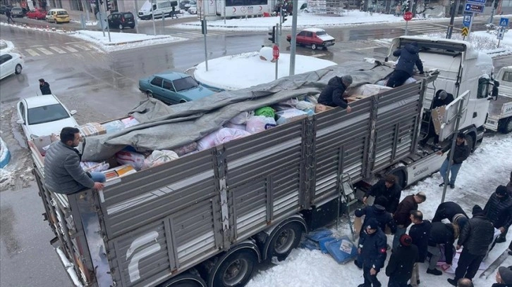 İç Anadolu'dan deprem bölgesine personel, araç ve yardım malzemesi gönderildi