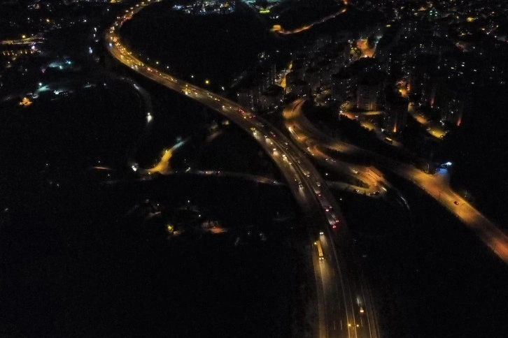 İftar sonrası sürücüler yola çıktı, TEM Otoyolu Kocaeli geçişinde yoğunluk başladı