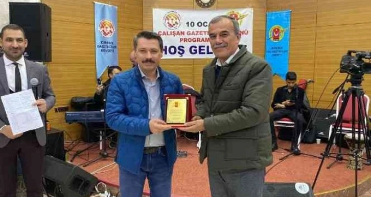 İHA Muhabiri Ahmet Arslantaş’a plaket