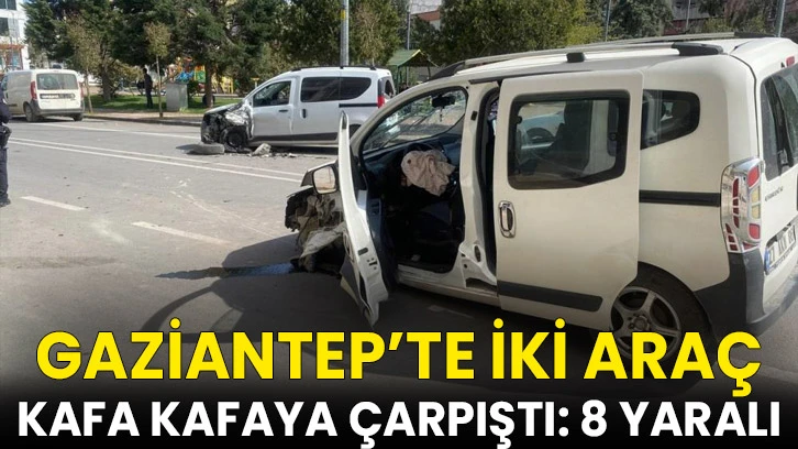 İki araç kafa kafaya çarpıştı: 8 yaralı