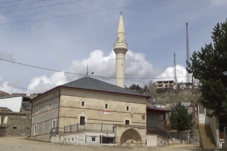 İki asırlık 'çivisiz cami' zamana meydan okuyor