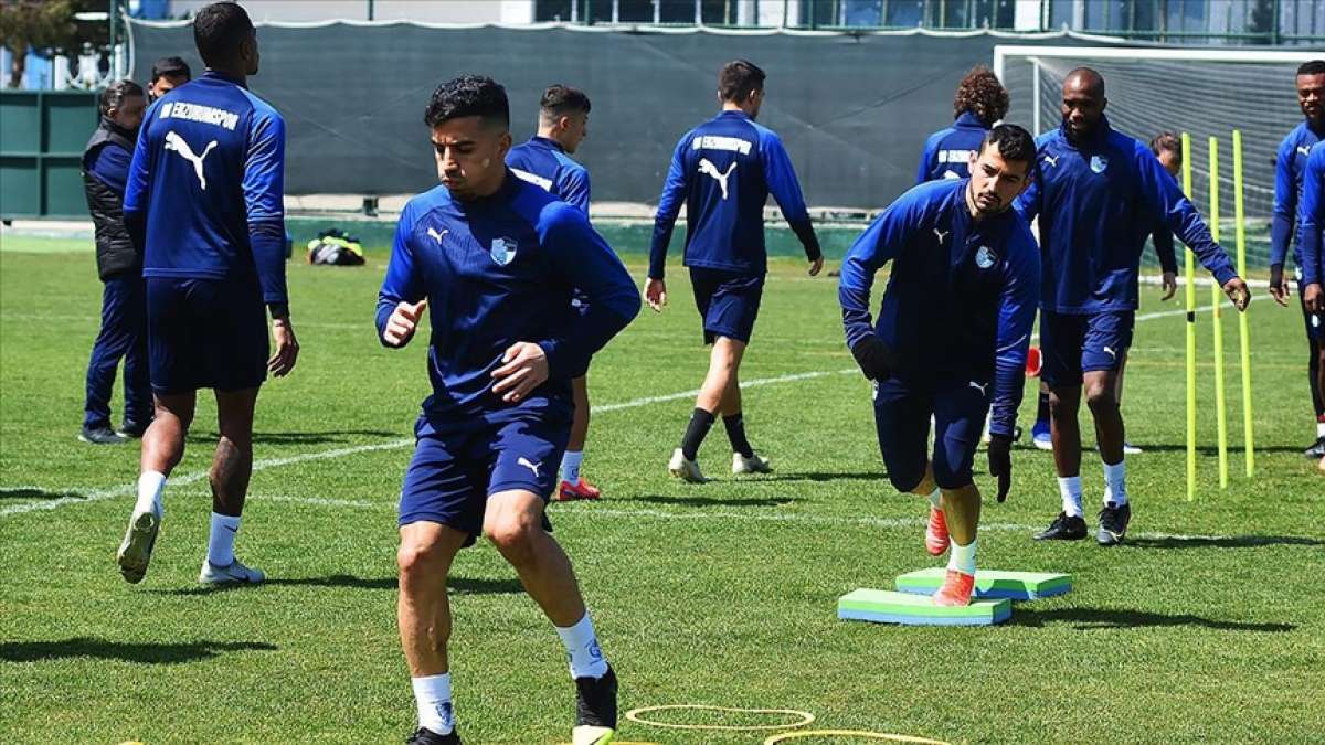 İkinci kez Süper Lig'e tutunamayan Büyükşehir Belediye Erzurumspor'a teknik direktör dayan