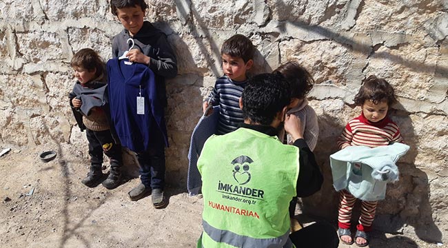 İmkander’den kampta kalan çocuklara giyim yardımı