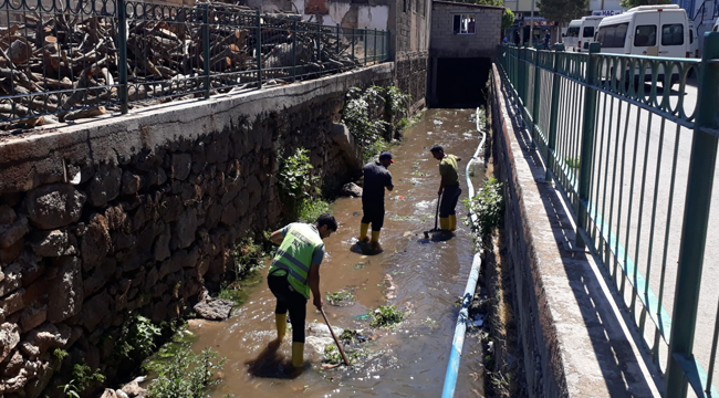 İslahiye Belediyesinden dereleri ıslah çalışması