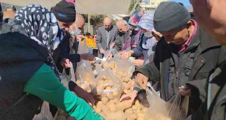 İslahiye’de belediye pazara tezgah açtı