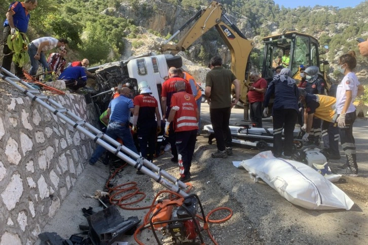 Isparta-Antalya yolunda can pazarı: 2 ölü, 1 ağır yaralı