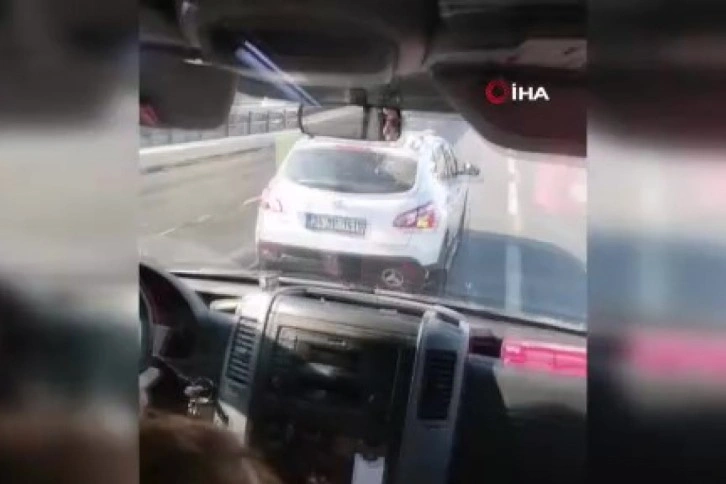 İstanbul'da ambulansa yol vermeyen araç sürücüsü kamerada