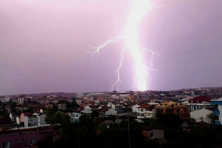 İstanbul’da beklenen yağış başladı