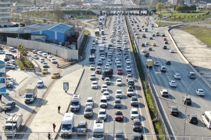 İstanbul’da cuma trafiği: Uzun kuyruklar oluştu