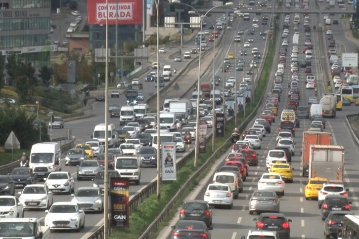 İstanbul’da cumhuriyet bayramı öncesi trafik yoğunluğu rekor seviyeye ulaştı