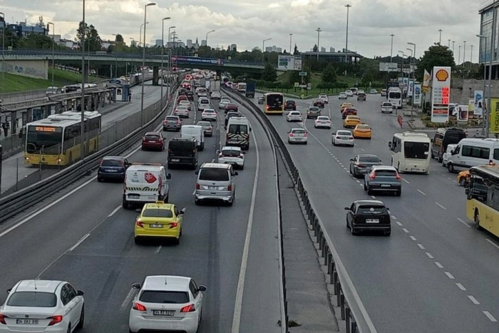 İstanbul’da eğitim öğretim döneminin başlamasıyla birlikte trafikte yoğunluk oluştu