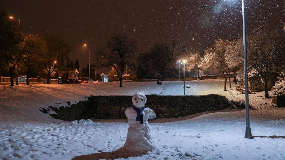 İstanbul'da kar yağışı aralıklı olarak sürüyor