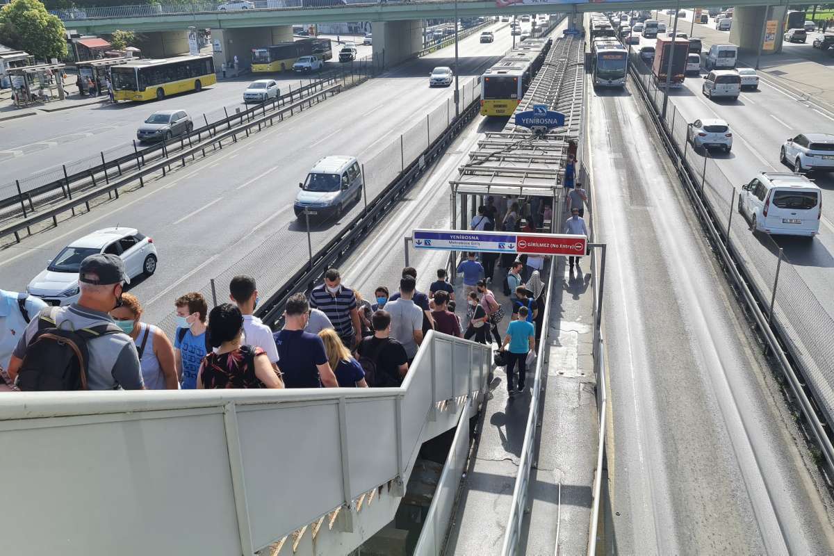 İstanbul'da kısıtlamalar sona erdi, hayat normale dönmeye başladı