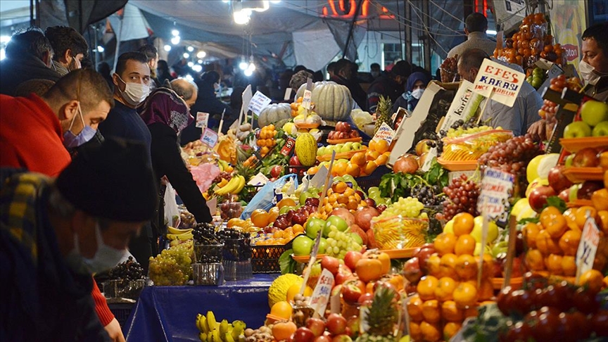 İstanbul'da sokağa çıkma kısıtlaması öncesinde alışveriş yoğunluğu yaşandı