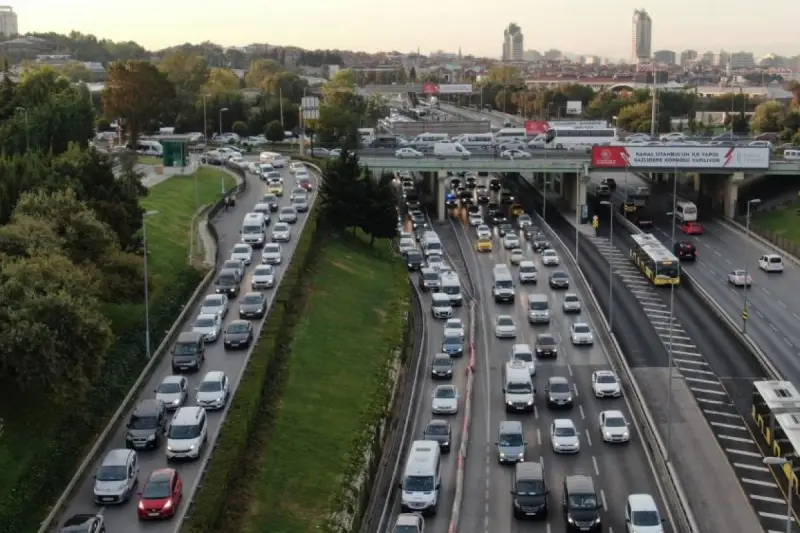 İstanbul’da trafik mesaisi erken başladı, yoğunluk yüzde 55’i gördü