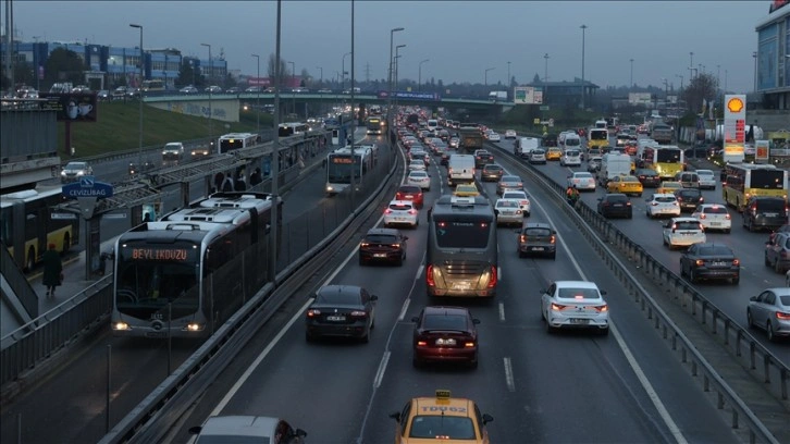 İstanbul'da trafik yoğunluğu yaşanıyor