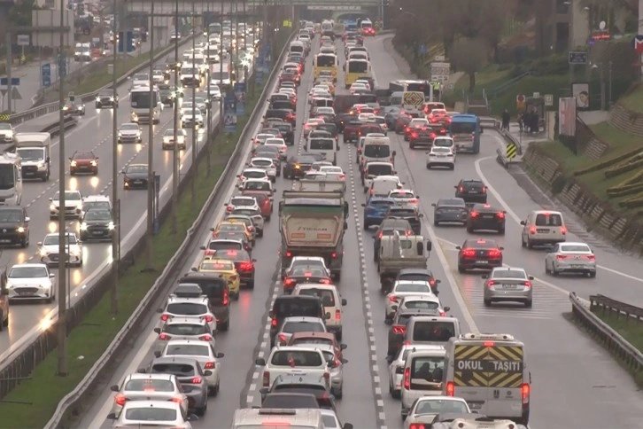 İstanbul'da trafik yoğunluğu yüzde 70'e ulaştı