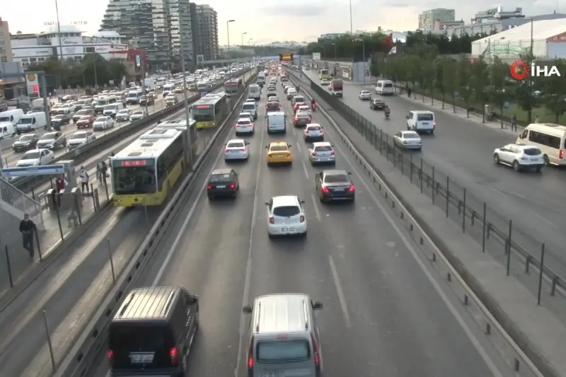 İstanbul’da trafik yoğunluğu, yüzde 71 seviyesine ulaştı