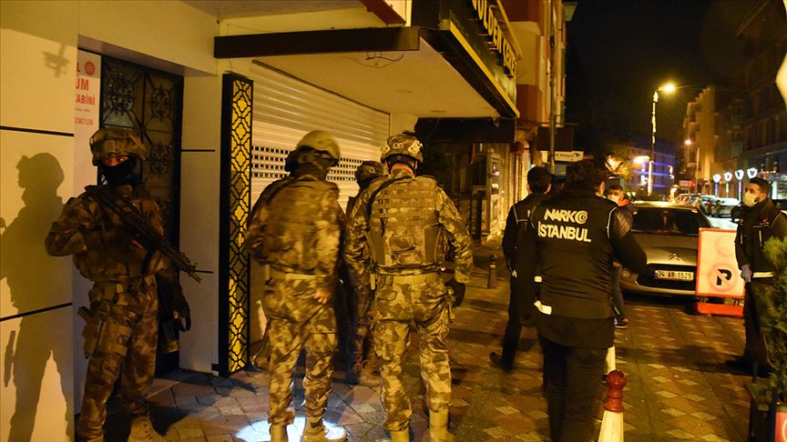 İstanbul’da uyuşturucu satıcılarına yönelik eş zamanlı operasyonda çok sayıda şüpheli yakalandı