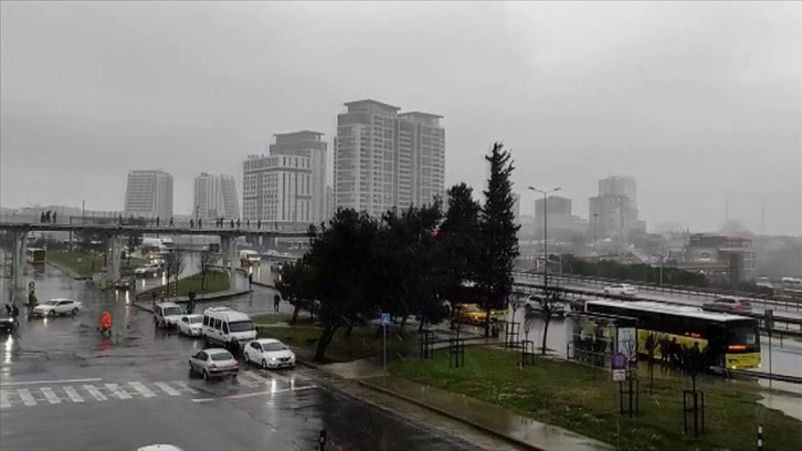 İstanbul'un bazı bölgelerinde yağış etkili oluyor