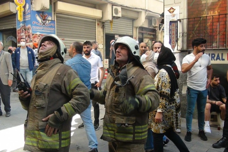 İstiklal Caddesi'nde yangın paniği