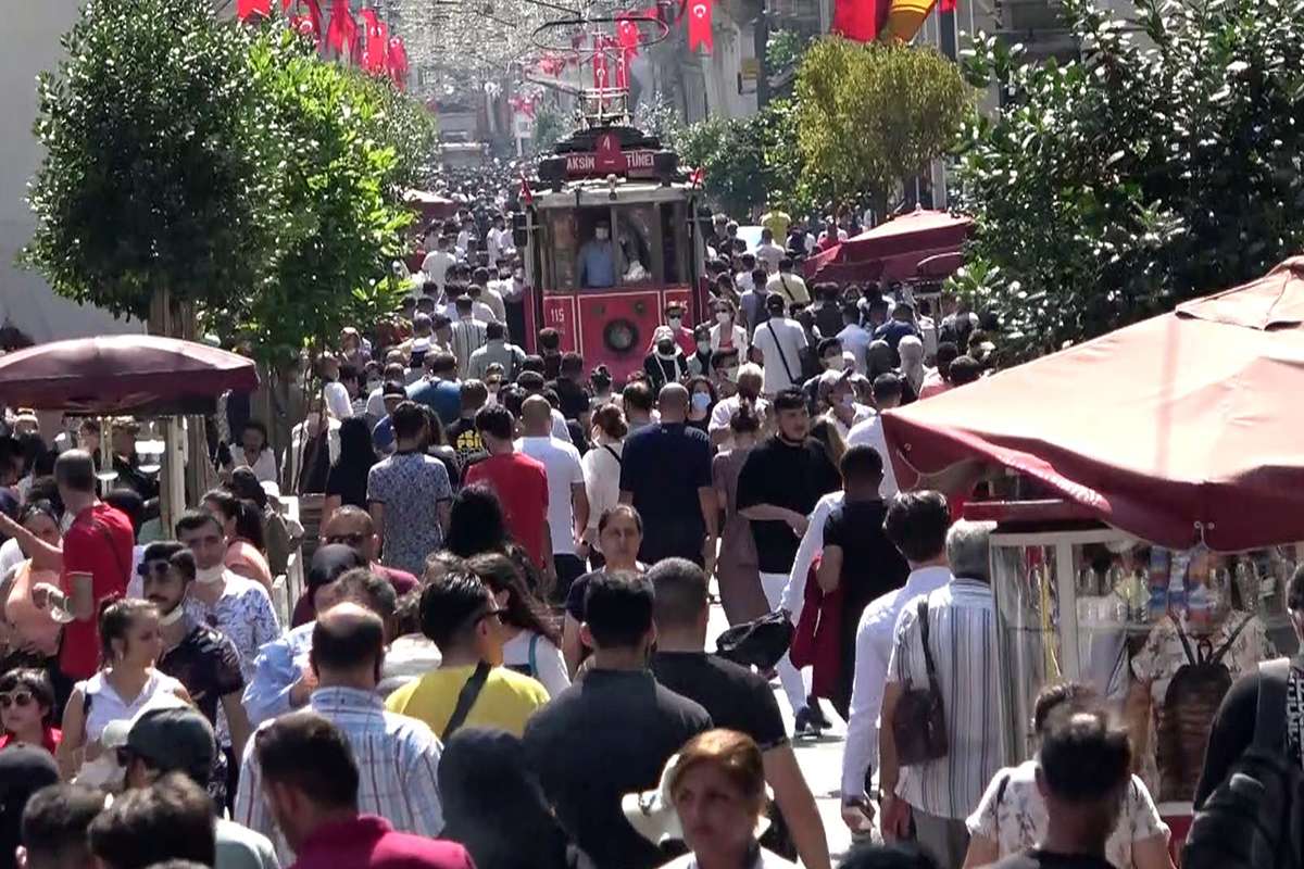 İstiklal Caddesi'nde yoğunluk