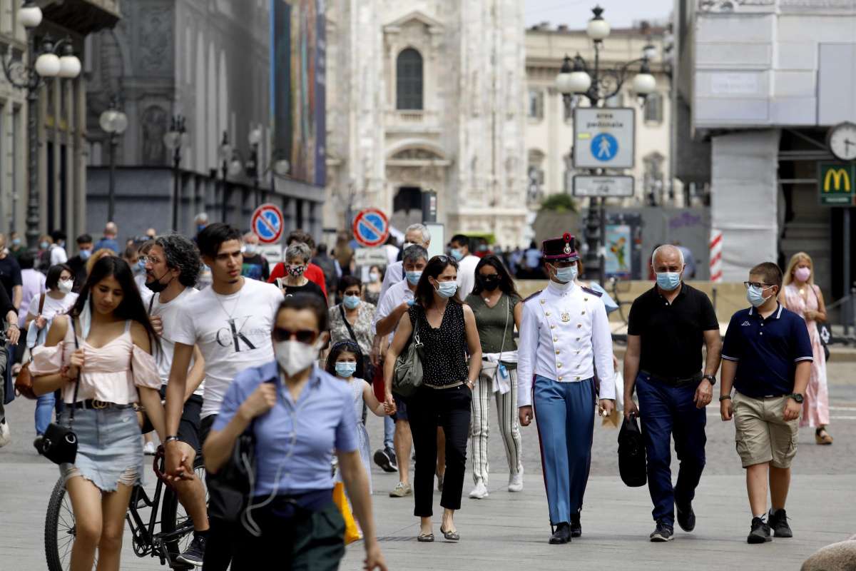 İtalya'da günlük vaka sayısı binin altında seyrediyor