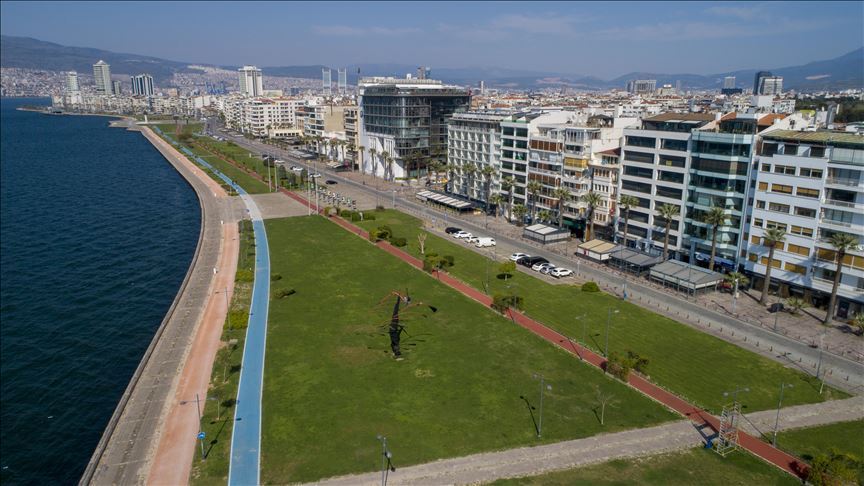 İzmir Büyükşehir Belediyesi, Kovid-19 önlemleri kapsamında halka açık etkinliklere ara verdi