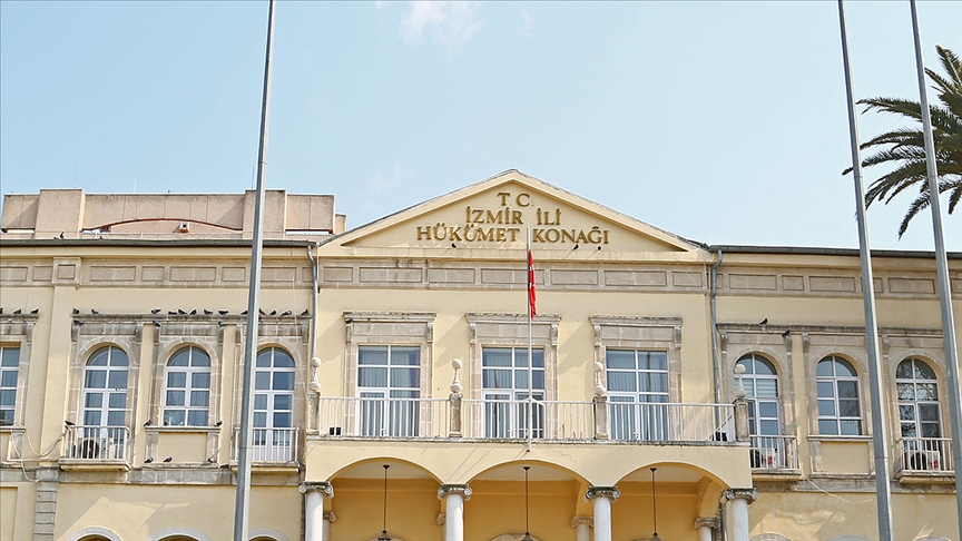 İzmir Valiliği vatandaşı darp ettiği iddia edilen polis hakkında soruşturma başlattı