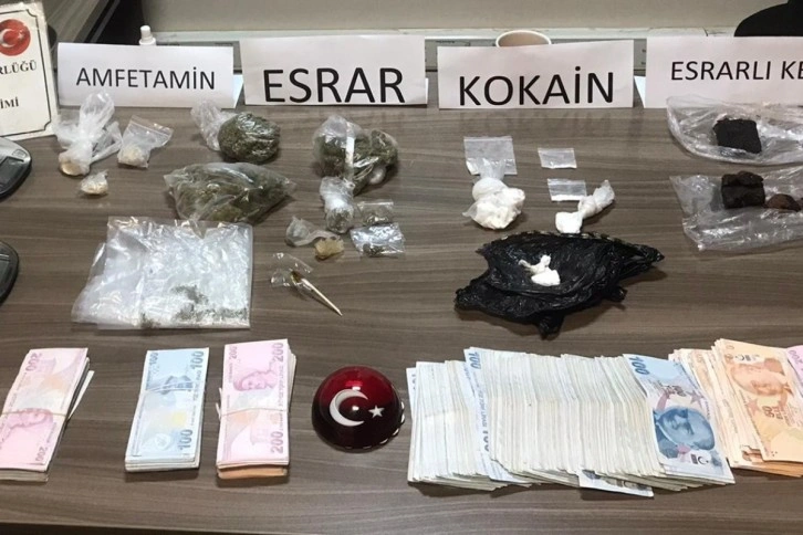 İzmir'de avukatın kullandığı araçtan çıkanlar pes dedirtti